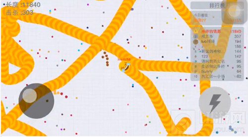 贪吃蛇大作战满屏是蛇怎么办 如何夹缝中求生存